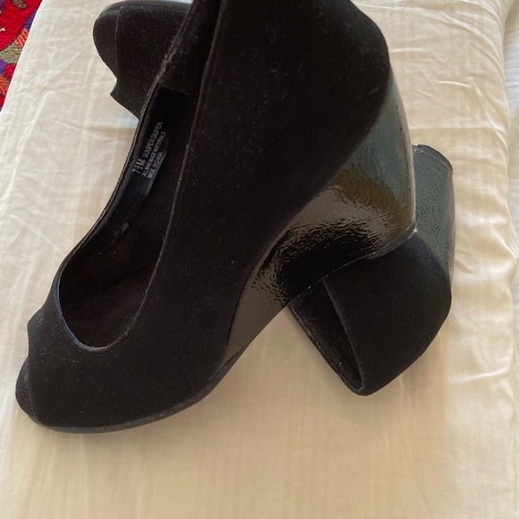 Beautiful , comfortable ladies open toe dress shoes - Picture 1 of 3